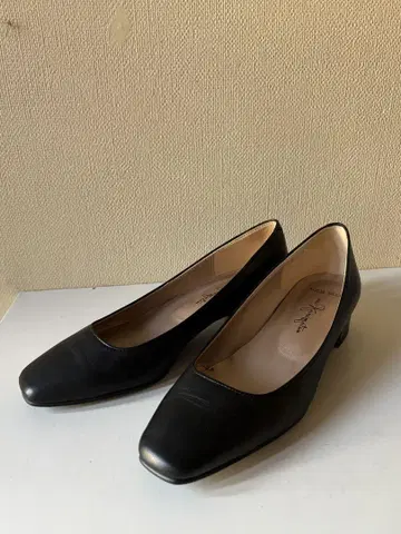 긴자 카네마츠 펌프스 아쿠아벨 블랙 가죽 포멀 스퀘어토
