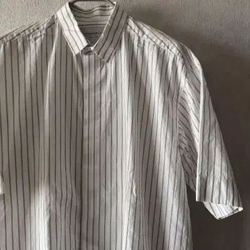 투모로우랜드 기자 코튼 숏 슬리브 세미 와이드 칼라 셔츠