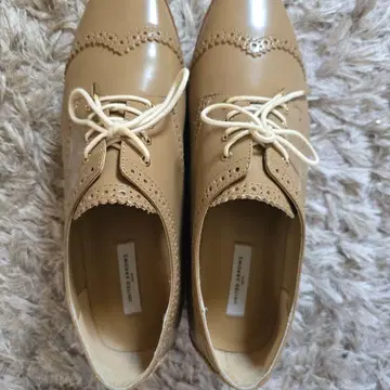 유나이티드 애로우즈 베이지 윙 칩 가죽 신발 24.5cm