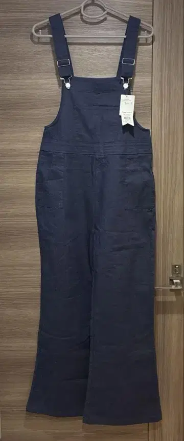 미사용 새상품 jouetie 네이비 데님풍 밑단 플레어 살로펫