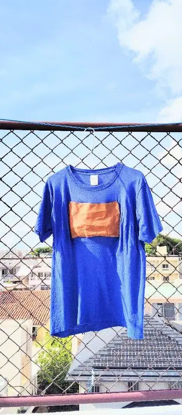 파란색 티셔츠 카멜 가죽