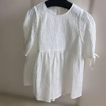 yori 후쿠레 화이트 반팔 블라우스