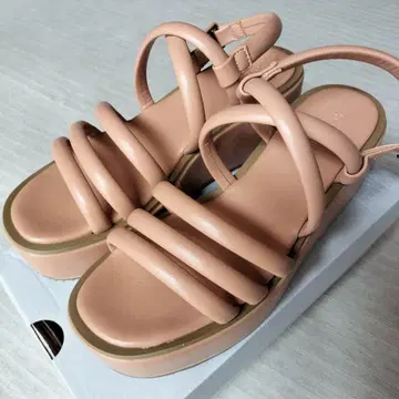 MOUSSY 마우지 베이지 스트랩 통굽 샌들