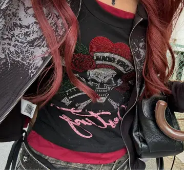 Ed Hardy 계열 스컬 시크 스타일 다크 코어 티셔츠 y2k 00s