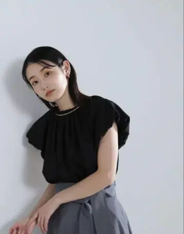 새상품급 내추럴 뷰티 베이직 벌룬 형태 블라우스 S 블랙