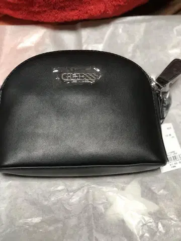 GUESS 블랙 코인 케이스