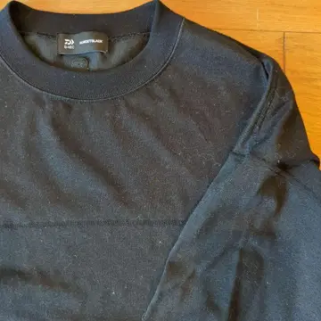 D-VEC ALMOSTBLACK 긴팔 티셔츠 블랙