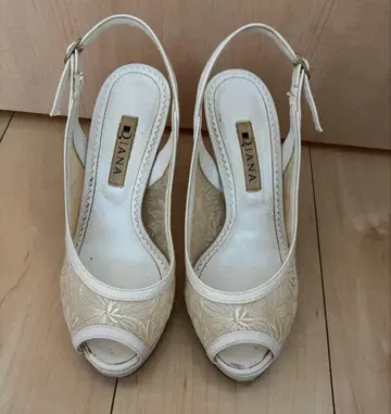 다이애나 오픈토 하이힐