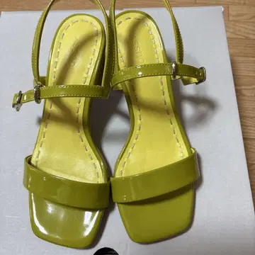 MOUSSY 샌들 사이즈는 M입니다.