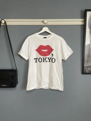 코지마 요나 착용 KISSTOKYO 티셔츠 M 사이즈 빨간 입술