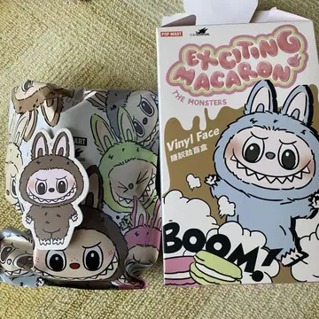 몬스터들이 마카롱 랩부부 러브부에서 뛰어나오고 있습니다.