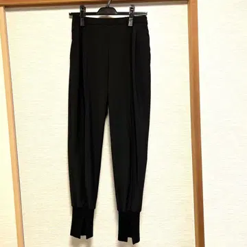 Le PHIL 르필 밑단 슬릿 조거 팬츠 블랙