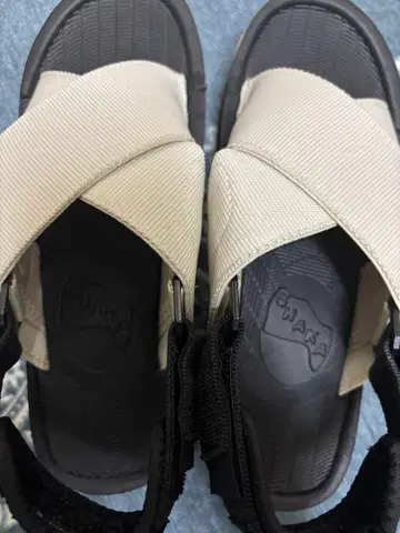 SHAKA 23cm 크로스 스트랩 샌들 화이트/블랙 샤카 화이트 통굽