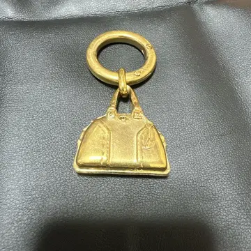 백형 골드 컬러 키링