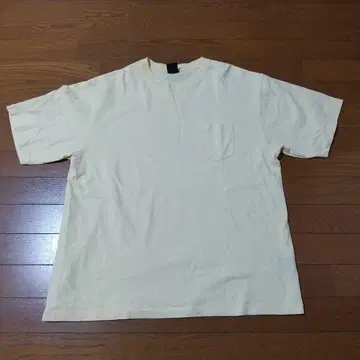 HUF 크림색 티셔츠 L 사이즈