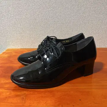 버클레이 22.5cm 에나멜 레이스업 슈즈 부티