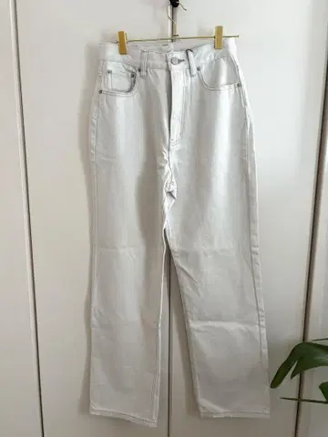 PAGEBOY 화이트 데님 스트레이트 팬츠