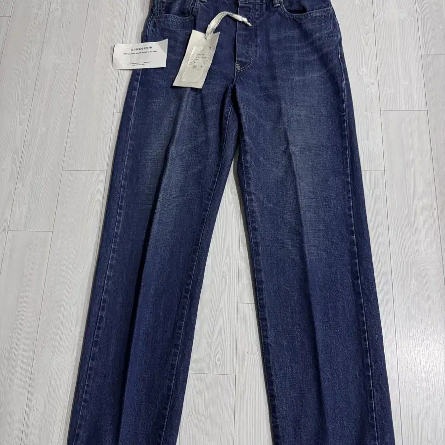 XTONZ Big Wide Balloon Denim Pants on Bunjang Global Site.