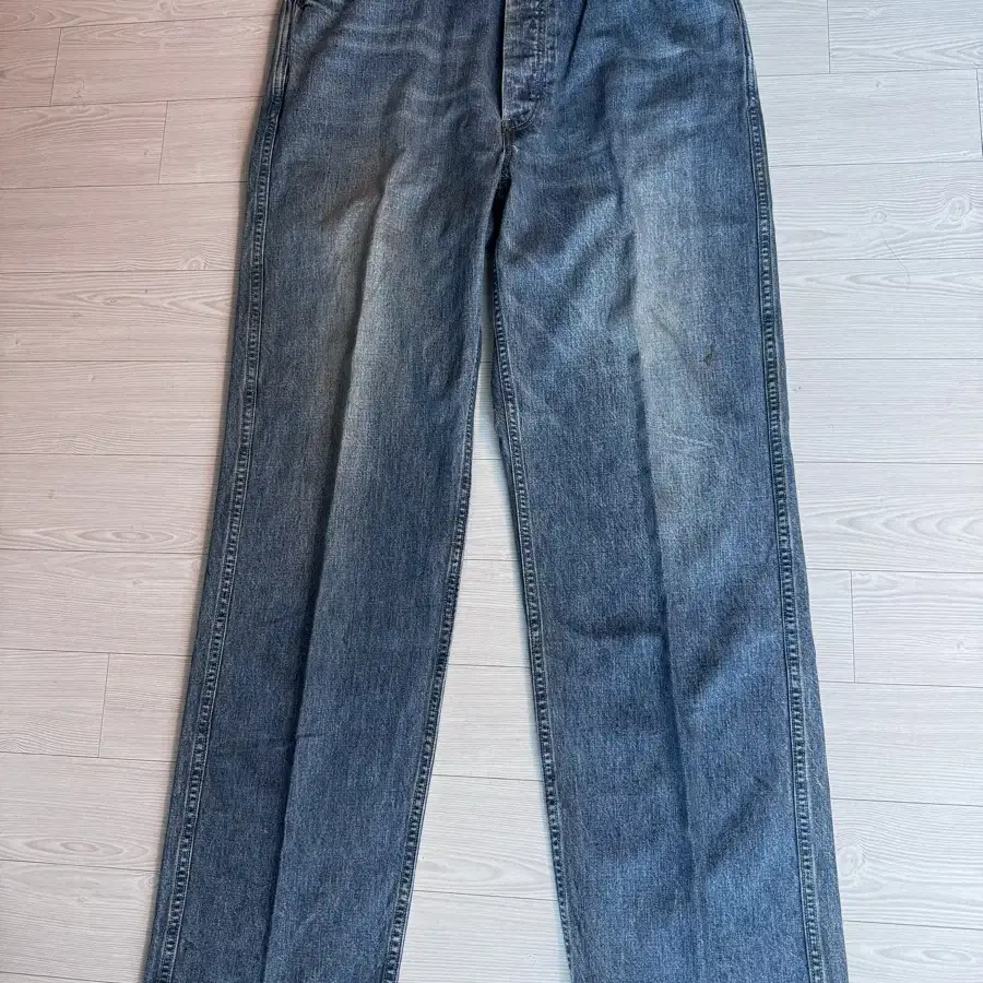 XTONZ Big Wide Balloon Denim Pants on Bunjang Global Site. XTONZ Big Wide Balloon Denim Pants on Bunjang Global Site.