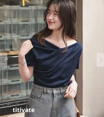 titivate 오프숄더 하프 슬리브 티셔츠