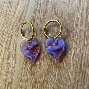 LEVENS JEWELS 하트 모양 유리 귀걸이 보라색