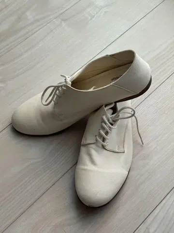 화이트 탭 슈즈