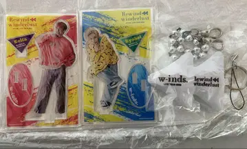 w-inds. winderlust 아크릴 스탠드와 쿠션 스트랩
