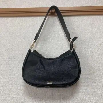 러셋 하프문 원숄더백 블랙 가죽