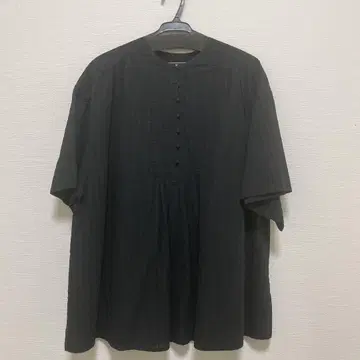 블랙 반팔 튜닉 버튼
