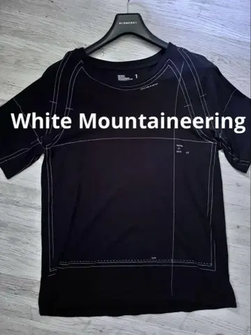 White Mountaineering 설계 스티치 디자인 티셔츠