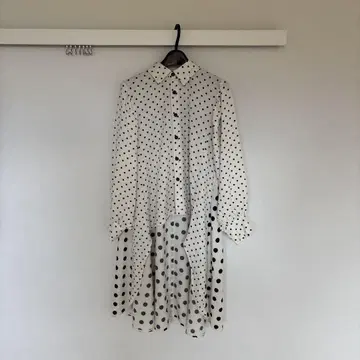 도트 무늬 긴팔 셔츠 (화이트, 블랙)