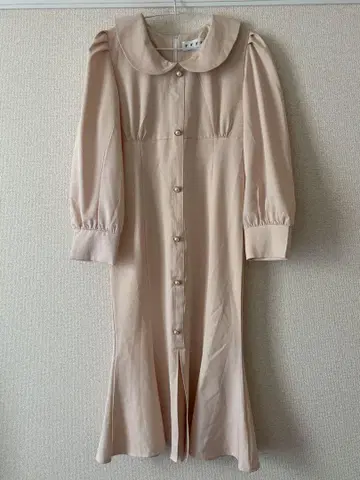 베이지 카라 부착 롱 원피스