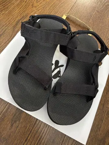 Teva 블랙 스포츠 샌들