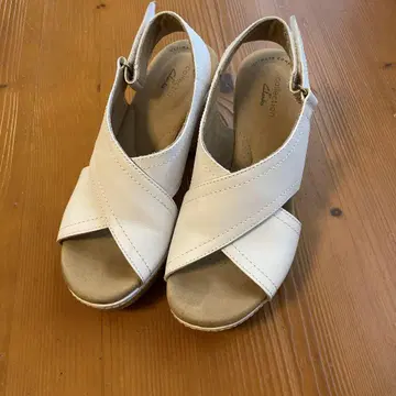 클락스 샌들 23cm