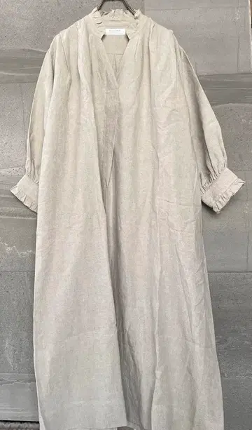 허그아워 린넨 프릴 원피스 린넨 프릴 스키퍼 원피스