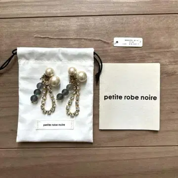petite robe noire 쁘띠 로브 누아 코튼 펄 귀걸이