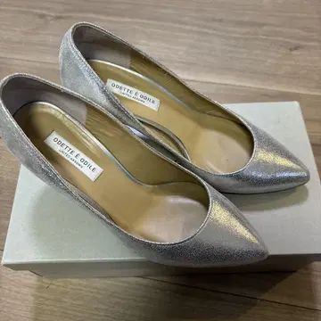 오데뜨 앤 오딜 ODETTE E ODILE 펌프스 21.5cm