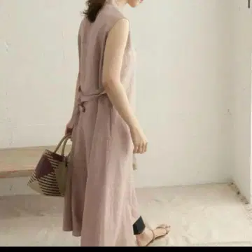 어반 리서치 도어스 린넨 V넥 슬리브리스 원피스 핑크 베이지
