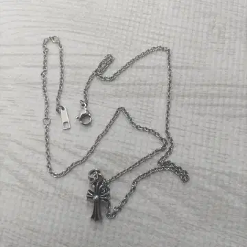 실버 리본 참 목걸이