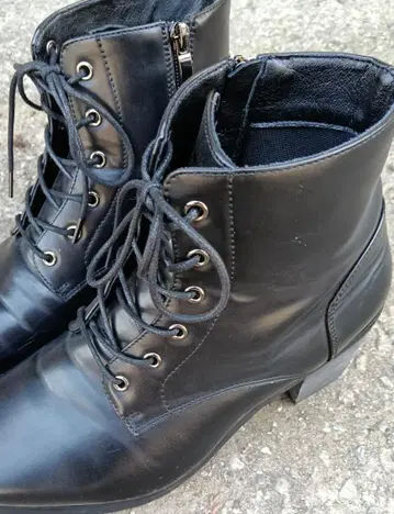 블랙 가죽 워크 부츠 미들 힐