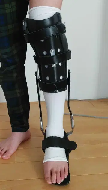 왼쪽 짧은 하지 보조기