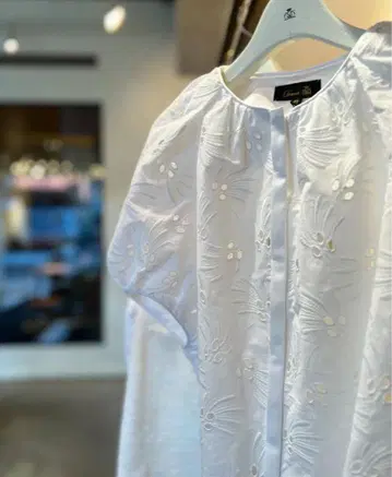 DRAWER 69,300엔 24S/S 컷워크 래글런 노카라 블라우스