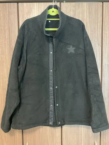 블랙 플리스 자켓 별 자수