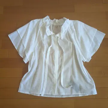 미사용 새상품 택 포함 쉽스 반팔 블라우스 WHITE 화이트 프리 사이즈