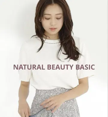 내추럴 뷰티 베이직 펄 트리밍 넥 블라우스 블라우스