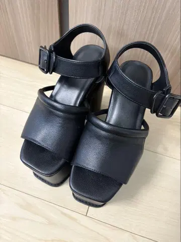 EMODA 사이드 오픈 벌키 샌들