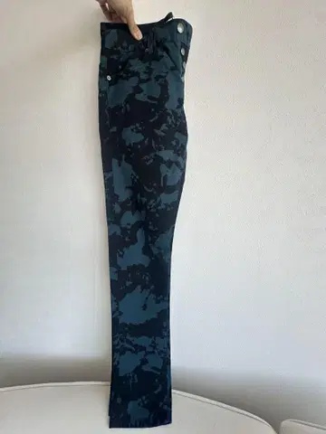 MCQ 스키니 핏 다크 블루 카모플라주 팬츠 W29