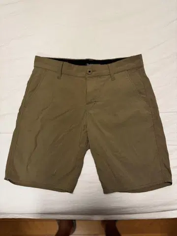 Brixton AT ALL TERRAIN 숏 팬츠 베이지