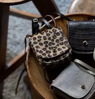 chiilibag / 치이백 wallet necklace leopard