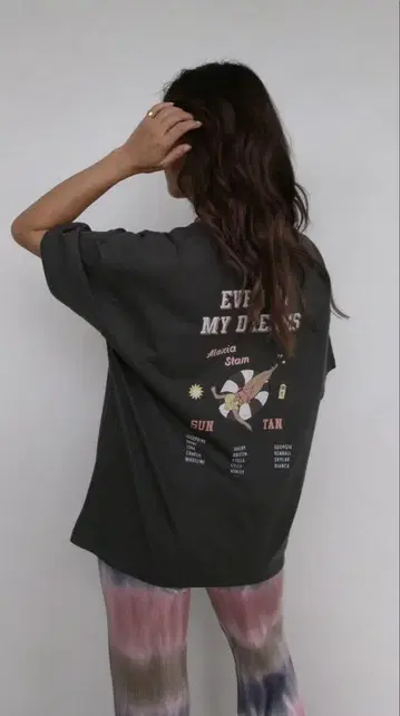 알리시아 스탠 티셔츠 론 헤르만 시루무린 자라 프릭스 스토어